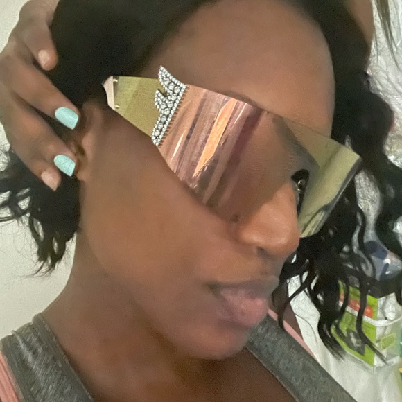 Fendi Sunglasses - Picture 4 of 10